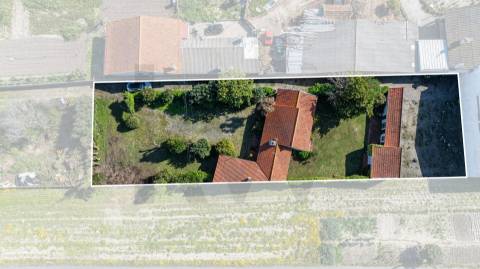 Moradia térrea nas "Quintas do Norte" com jardim e garagem - entre a praia e a ria