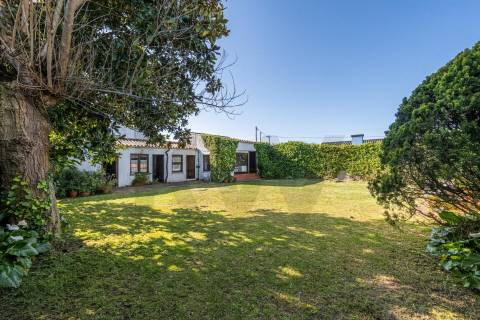 Moradia térrea nas "Quintas do Norte" com jardim e garagem - entre a praia e a ria