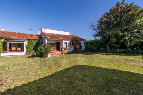 Moradia térrea nas "Quintas do Norte" com jardim e garagem - entre a praia e a ria