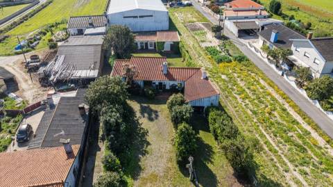 Moradia térrea nas "Quintas do Norte" com jardim e garagem - entre a praia e a ria