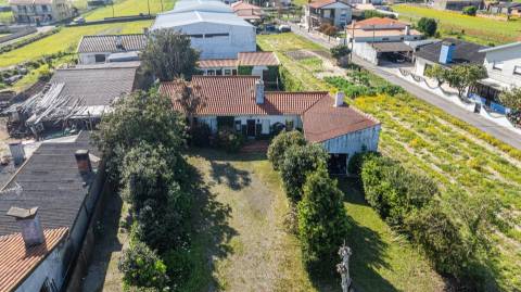 Moradia térrea nas "Quintas do Norte" com jardim e garagem - entre a praia e a ria