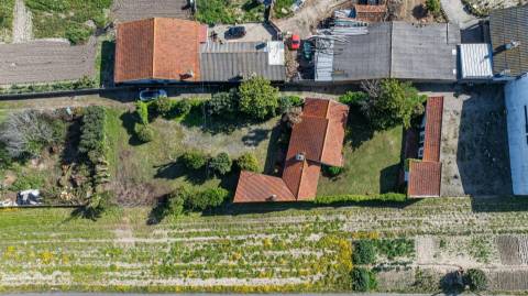 Moradia térrea nas "Quintas do Norte" com jardim e garagem - entre a praia e a ria