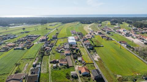 Moradia térrea nas "Quintas do Norte" com jardim e garagem - entre a praia e a ria