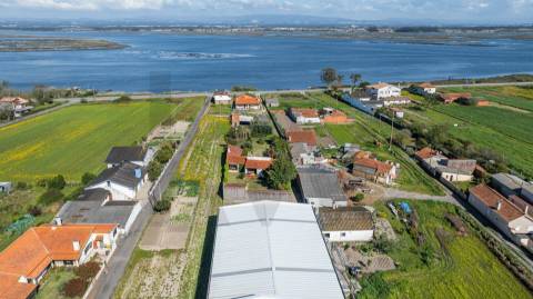Moradia térrea nas "Quintas do Norte" com jardim e garagem - entre a praia e a ria