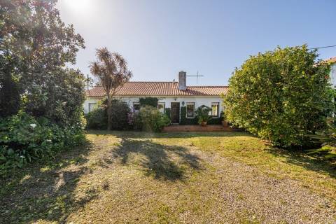 Moradia térrea nas "Quintas do Norte" com jardim e garagem - entre a praia e a ria