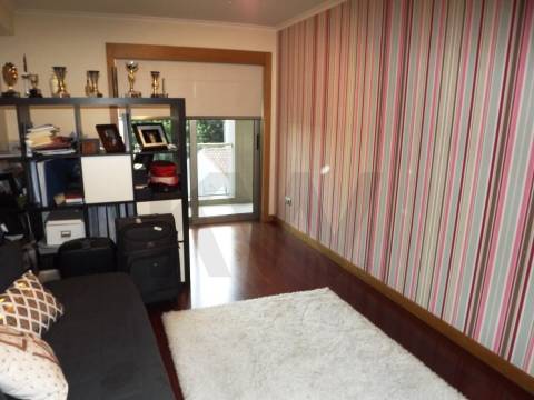 T2 mobilado com varanda para arrendamento - Ramalde