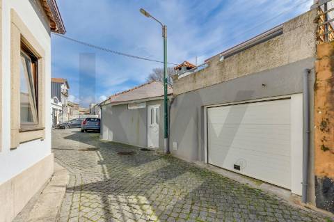 Moradia Térrea no centro de Leça da Palmeira junto ao mar!!