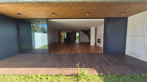 T4 Duplex com Piscina Privativa em Nevogilde NOVO