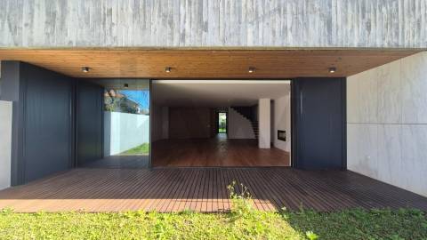 T4 Duplex com Piscina Privativa em Nevogilde NOVO