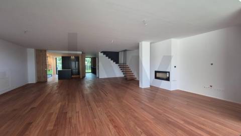 T4 Duplex com Piscina Privativa em Nevogilde NOVO