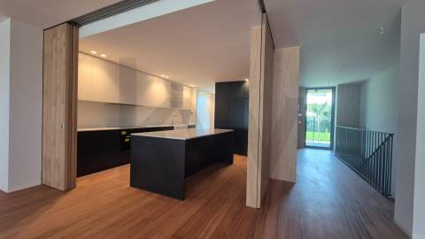 T4 Duplex com Piscina Privativa em Nevogilde NOVO