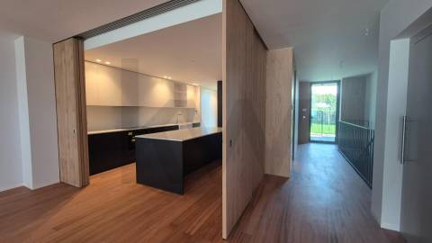 T4 Duplex com Piscina Privativa em Nevogilde NOVO