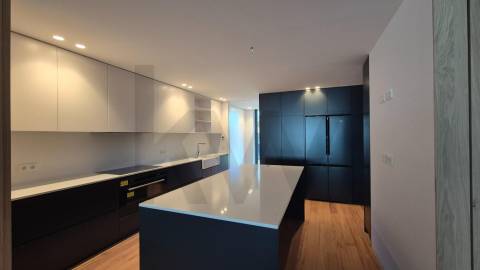 T4 Duplex com Piscina Privativa em Nevogilde NOVO