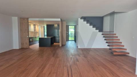 T4 Duplex com Piscina Privativa em Nevogilde NOVO