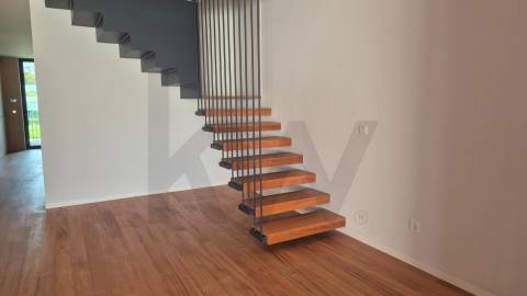 T4 Duplex com Piscina Privativa em Nevogilde NOVO