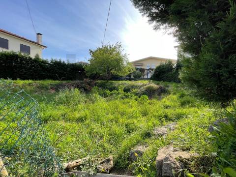 TERRENO PARA CONSTRUÇÃO COM 600 M2 - VILA DE CUCUJÃES, OLIVEIRA DE AZEMÉIS