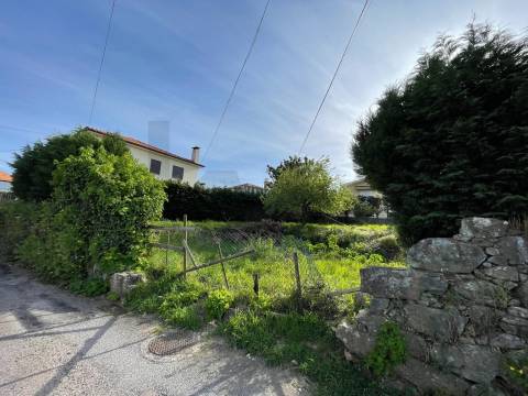 TERRENO PARA CONSTRUÇÃO COM 600 M2 - VILA DE CUCUJÃES, OLIVEIRA DE AZEMÉIS