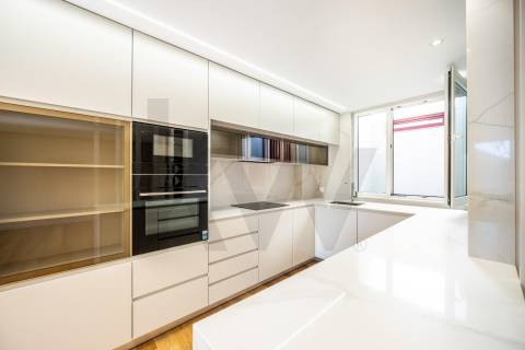 Moradia T3+1 Nova na Foz do Douro – A 80 metros do Mar