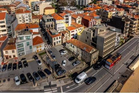 Moradia T3+1 NOVA na Foz do Douro – Com Terraço e Garagem