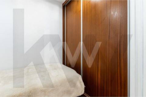 Apartamento T1+1 com marquise e lugar de garagem, na Rua da Bélgica em Vila Nova de Gaia