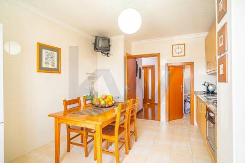 Apartamento T3 | Duplex | Último andar | Varandas | Aquec central | Santa Joana, Aveiro