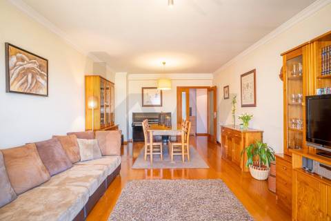 Apartamento T3 | Duplex | Último andar | Varandas | Aquec central | Santa Joana, Aveiro