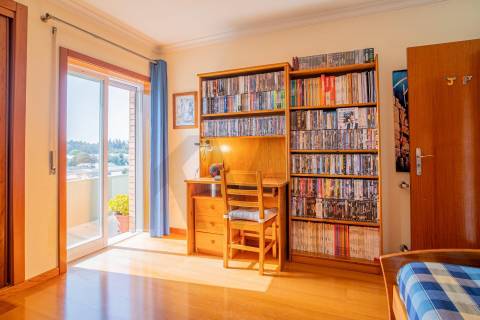 Apartamento T3 | Duplex | Último andar | Varandas | Aquec central | Santa Joana, Aveiro