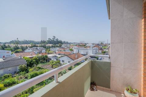 Apartamento T3 | Duplex | Último andar | Varandas | Aquec central | Santa Joana, Aveiro
