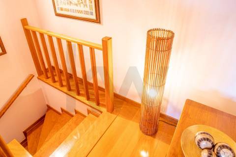 Apartamento T3 | Duplex | Último andar | Varandas | Aquec central | Santa Joana, Aveiro