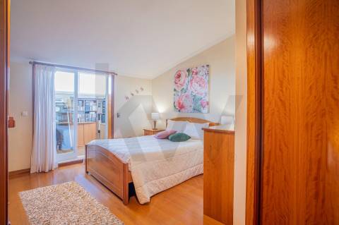 Apartamento T3 | Duplex | Último andar | Varandas | Aquec central | Santa Joana, Aveiro