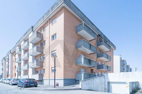 Apartamento T3 | Duplex | Último andar | Varandas | Aquec central | Santa Joana, Aveiro