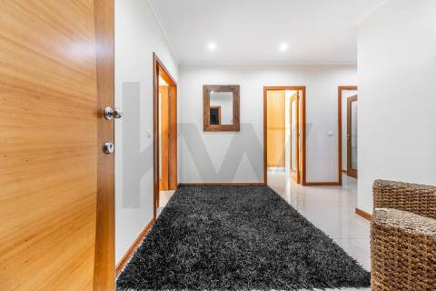 Apartamento T3 com elevador, garagem e 171M2 de Área útil