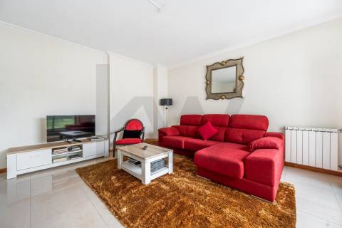 Apartamento T3 com elevador, garagem e 171M2 de Área útil