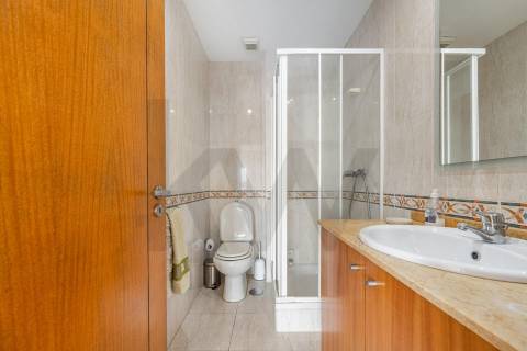 Apartamento T3 com elevador, garagem e 171M2 de Área útil