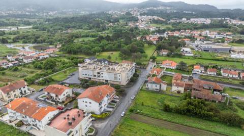 Apartamento T3 com elevador, garagem e 171M2 de Área útil