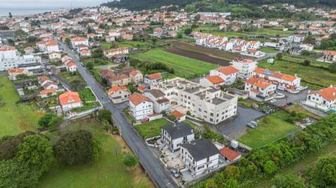 Apartamento T3 com elevador, garagem e 171M2 de Área útil