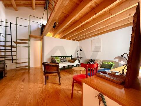 Apartamento T0 com Mezzanine junto à Praça da Galiza