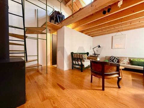 Apartamento T0 com Mezzanine junto à Praça da Galiza