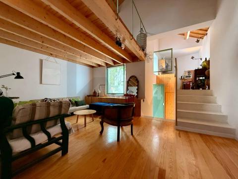 Apartamento T0 com Mezzanine junto à Praça da Galiza