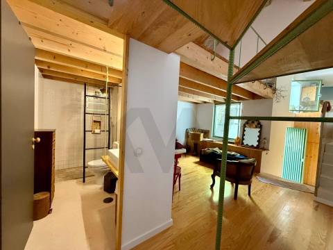 Apartamento T0 com Mezzanine junto à Praça da Galiza