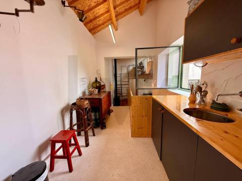 Apartamento T0 com Mezzanine junto à Praça da Galiza