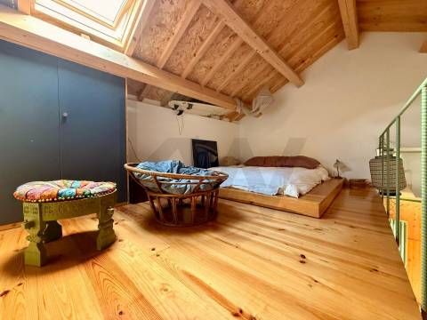 Apartamento T0 com Mezzanine junto à Praça da Galiza