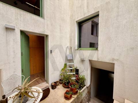 Apartamento T0 com Mezzanine junto à Praça da Galiza