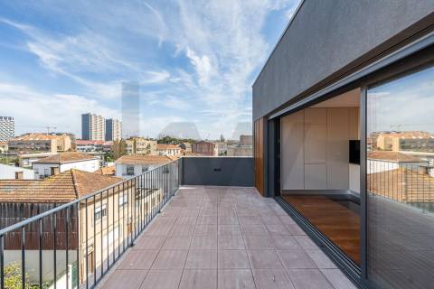 T2 recuado, novo, no centro de Leça da Palmeira, com terraço