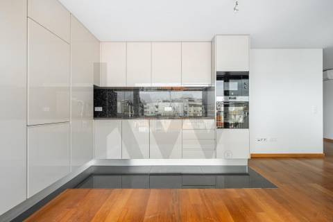 T2 recuado, novo, no centro de Leça da Palmeira, com terraço