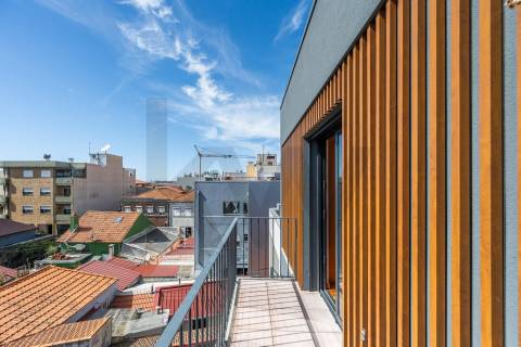 T2 recuado, novo, no centro de Leça da Palmeira, com terraço