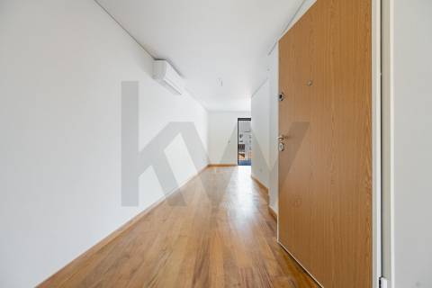 T2 recuado, novo, no centro de Leça da Palmeira, com terraço