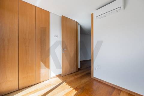 T2 recuado, novo, no centro de Leça da Palmeira, com terraço