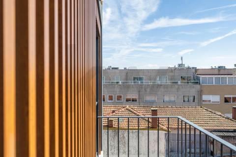 T2 recuado, novo, no centro de Leça da Palmeira, com terraço