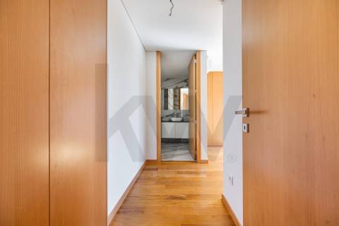 T2 recuado, novo, no centro de Leça da Palmeira, com terraço